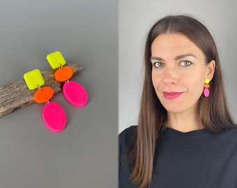 Neon statement earrings of orange yellow and hot pink polymer clay, eye-catching earrings, fimo schmuck, non-bending nails