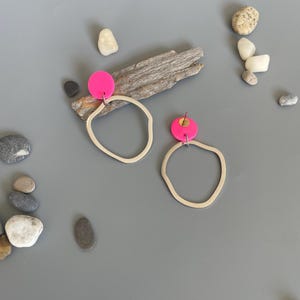 Hot pink statement earrings neon fuchsia polymer clay raw brass irregular circles stainless steel hanging earrings fimo schmuck bright pink