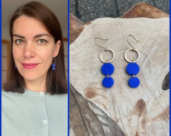Dangle earrings of electric blue polymer clay and gold plated circle, birthday gift for her, ohrringe blau