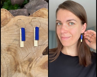 Hoop earrings of electric blue polymer clay and brass stripes, fimo schmuck, gold plated hoops