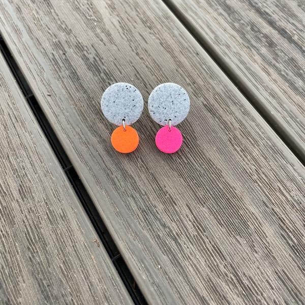 Mismatched earrings, neon fuchsia, neon orange and granite polymer clay, gift for her, fimo schmuck, bunter ohrringe