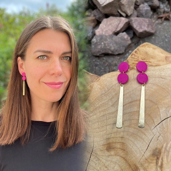 Long dangle earrings of magenta polymer clay and shiny brass stripes, fimo schmuck, elegant earrings, eye-cathcing