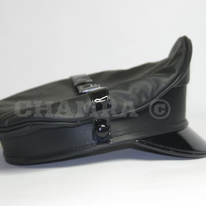 Schwarzer Echtleder Biker schwarze Zierleiste mit Kappe.