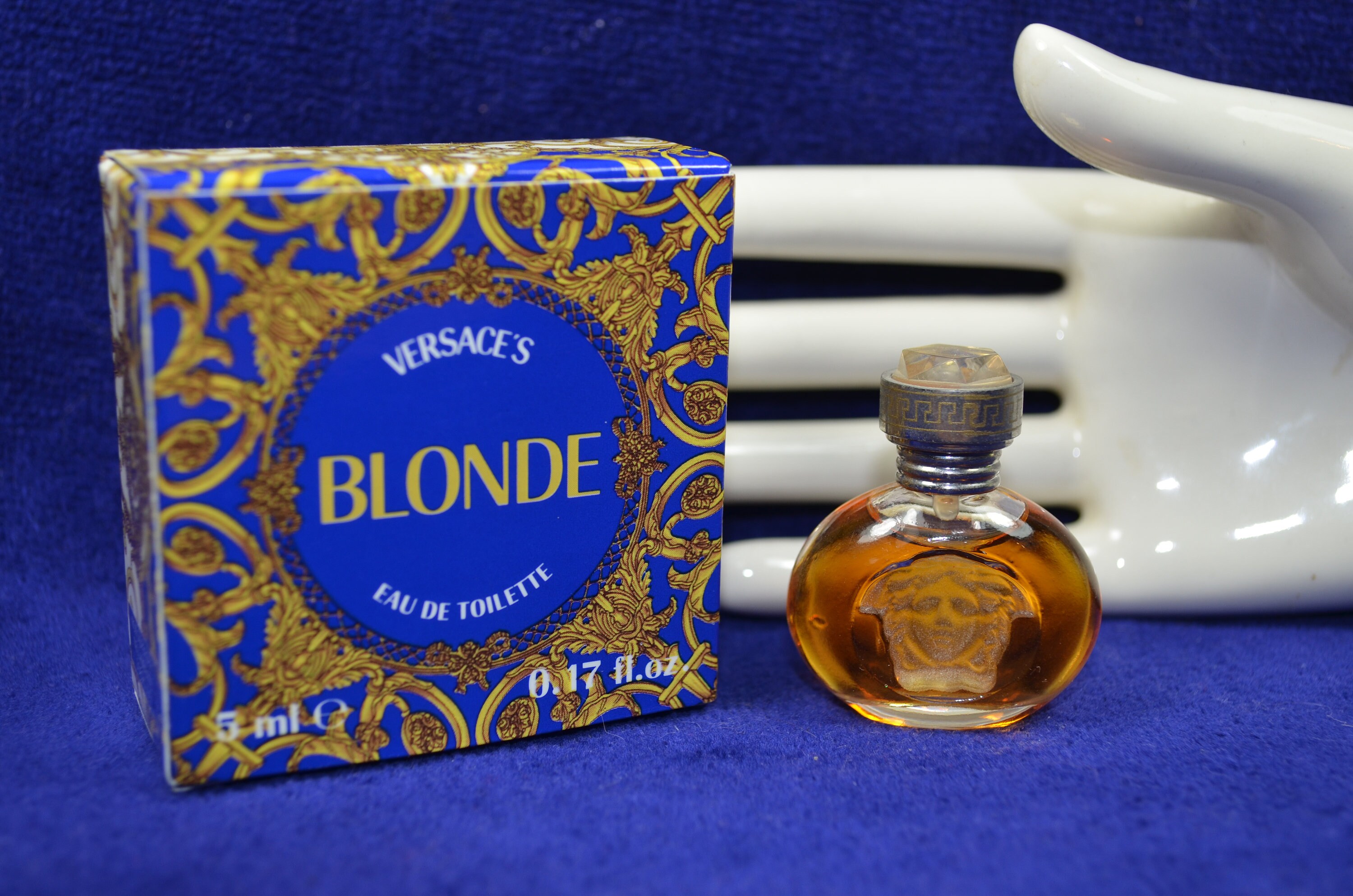 Blonde VERSACE eau de toilette 5 ml vintage EDT miniature, rare collectable  travel size miniature perfume - Etsy Nederland