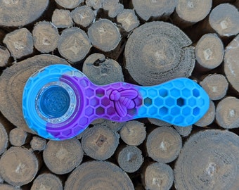 Enhance Your Smoking Experience with our Honeycomb Design Silicone Hand Tobacco Pipe with Glass - Available in Multiple Colors