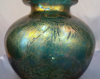 "Royal Brierley" vase in iridescent blue and gold blown glass for a vintage decoration
