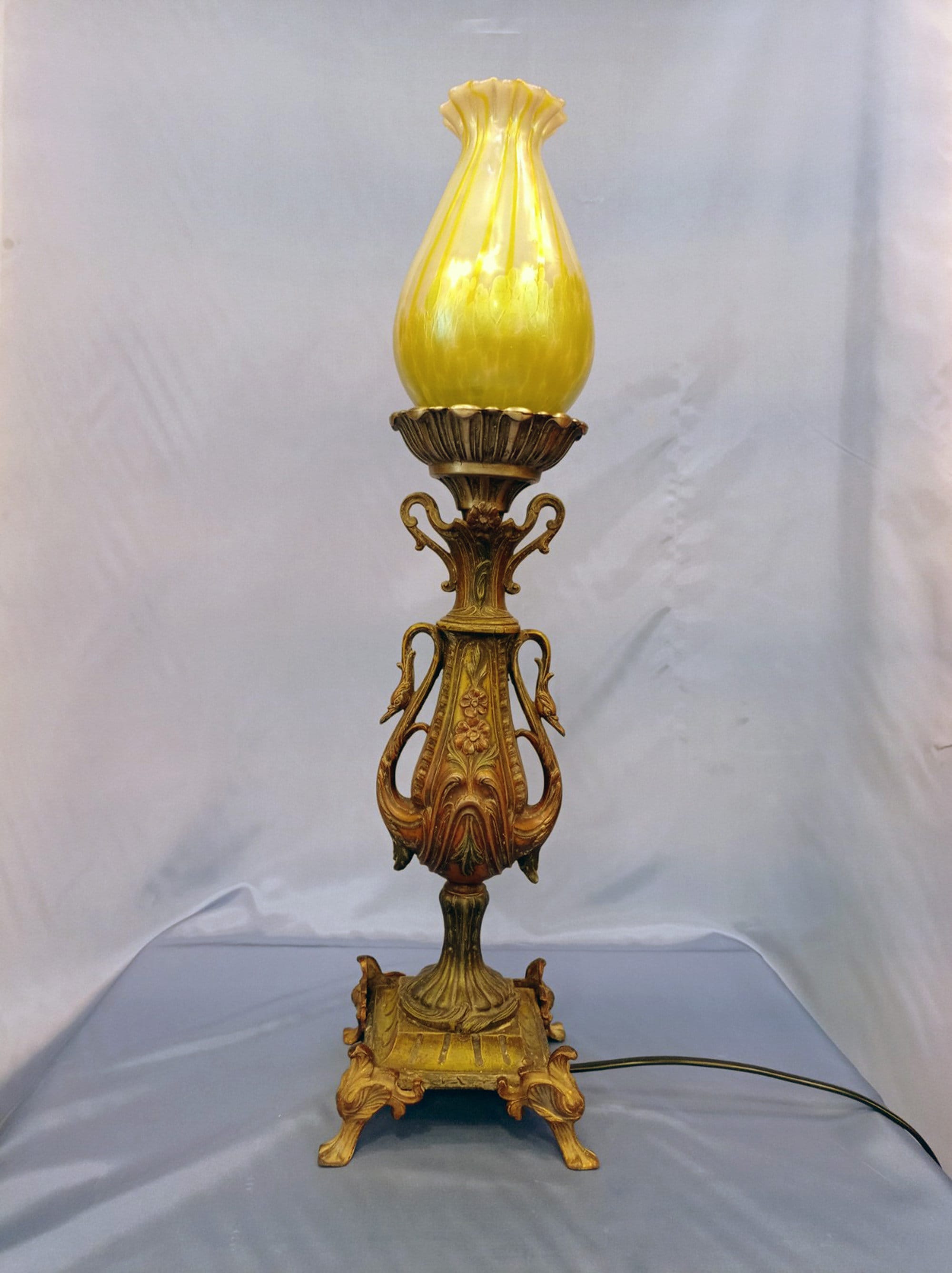 Art Nouveau table lamp with Quezal Tiffany tulip