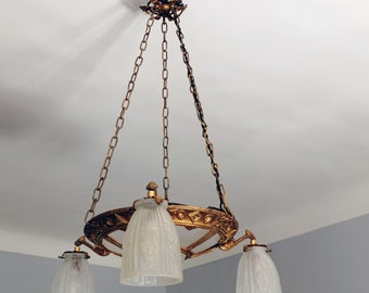 Art Deco chandelier with a central basin and three tulips