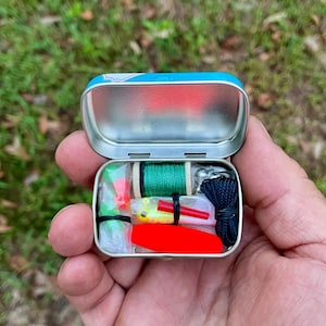 32 pc Mini Survival Fishing Kit in Altoids Smalls Tin