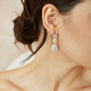 Silver teardrop crystal bridal earrings,Wedding jewellery for brides,Wedding earrings,bridal bridesmaid earrings,Long statement drop earring