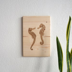 Cuadro con ilustración en madera - Pirograbado - Caballitos de mar - Caballitos de mar