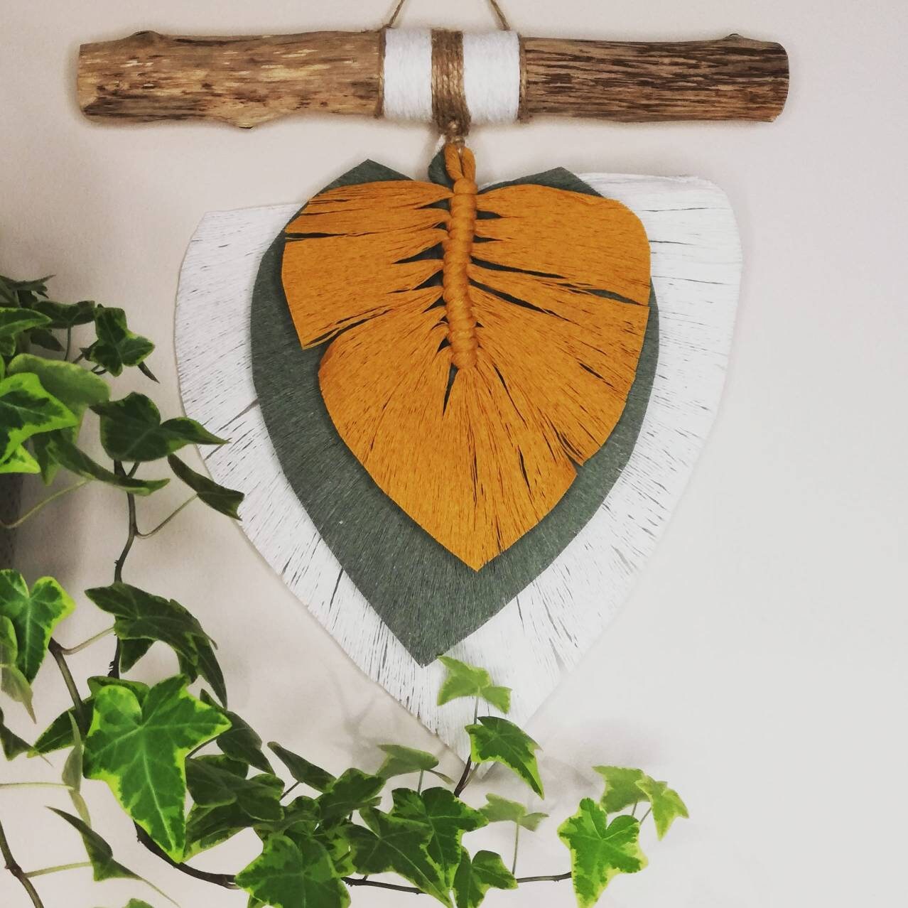 Superposition de Feuilles en Macramé