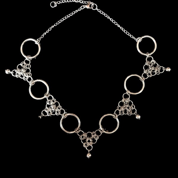 Collier en acier inoxydable. Collier style cotte de maille ras du cou