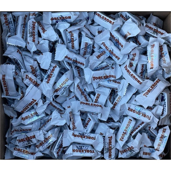 Kinder Bueno White Chocolate 2 bars wholesale in Australia