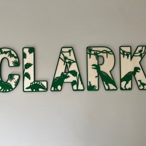 Letras de dinosaurios / Letrero de pared personalizado / Temática de dinosaurios / Alfabeto de dinosaurios / Letrero de nombre de madera / Dormitorio infantil