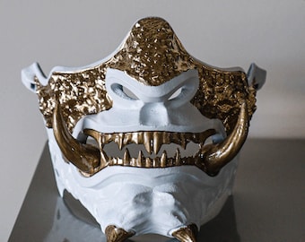Masque oni imprimé en 3D : style samouraï japonais Hannya, blanc et or