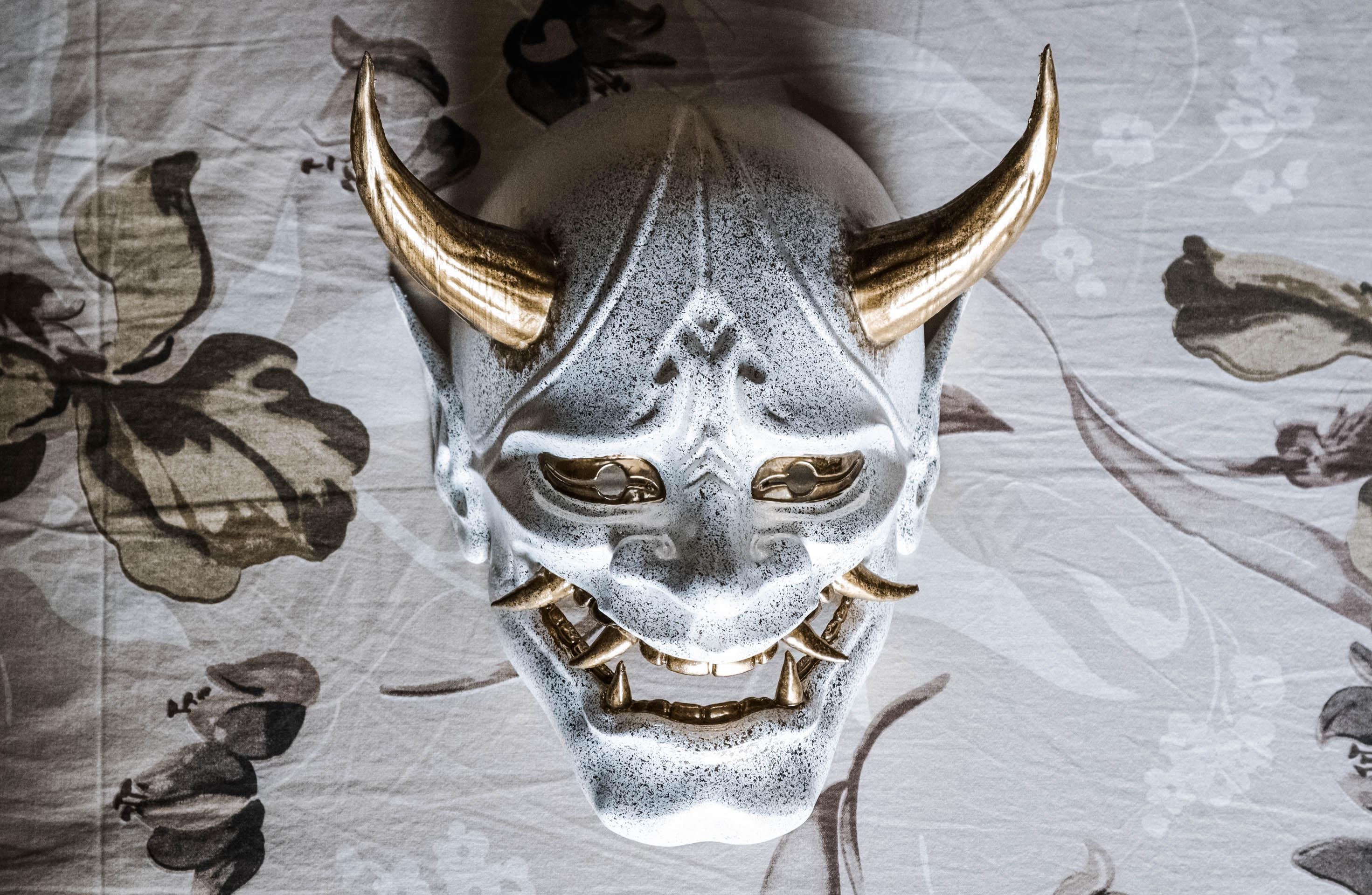 手作りの白い鬼のお面：日本の鬼、コスプレ、壁飾り - Etsy 日本