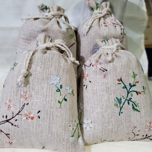 Lavender Sachets for Drawers and Closets: 20 Lavender Bags with Dried  Lavender Flowers – Closet Freshener, Closet Scent – Lavender Sachet Bags  Lavodia