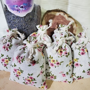 6 Sachets with cedar and lavender, country chic floral print sachet, natural moth repellent,  no artificial scents,  Eastern red cedar bags