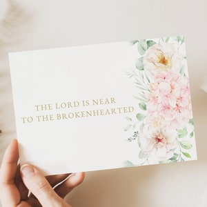Carte florale de sympathie chrétienne + enveloppe : verset biblique à télécharger pour les condoléances et le deuil