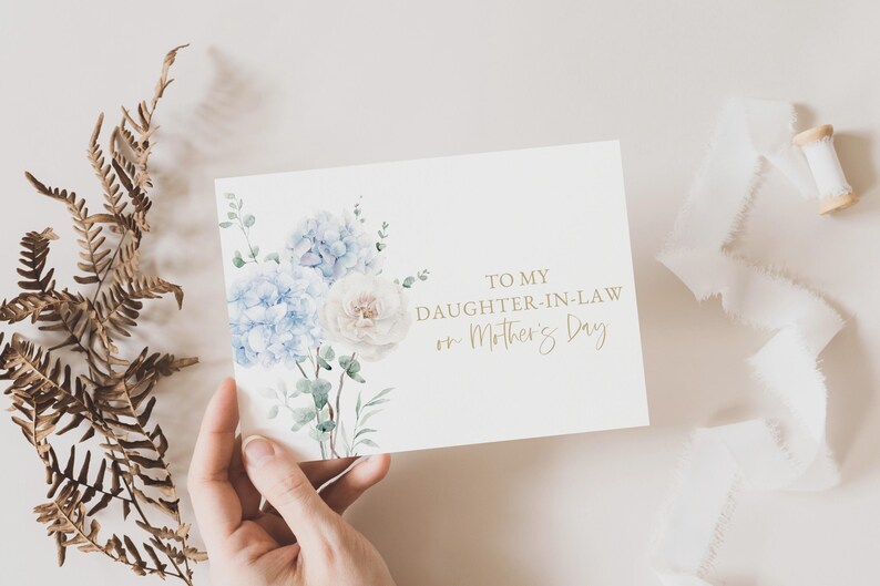 Tarjeta y sobre imprimibles para el Día de la Madre: saludo floral DIY para nuera, 5x7, descarga digital imagen 2