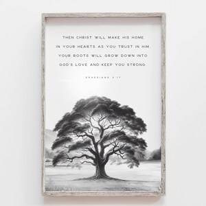Puede incluir: Impresión en blanco y negro de un árbol con el texto "THEN CHRIST WILL MAKE HIS HOME IN YOUR HEARTS AS YOU TRUST IN HIM. YOUR ROOTS WILL GROW DOWN INTO GOD'S LOVE AND KEEP YOU STRONG. EPHESIANS 3:17"