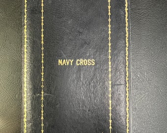 WWII WW2 Navy Cross Military Medal with Case