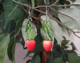 Strawberry Earrings / Kawaii Berry Earrings / Cute Earrings / Cottagecore Earrings / Fruit Food Earrings / Nature Botanical Earrings