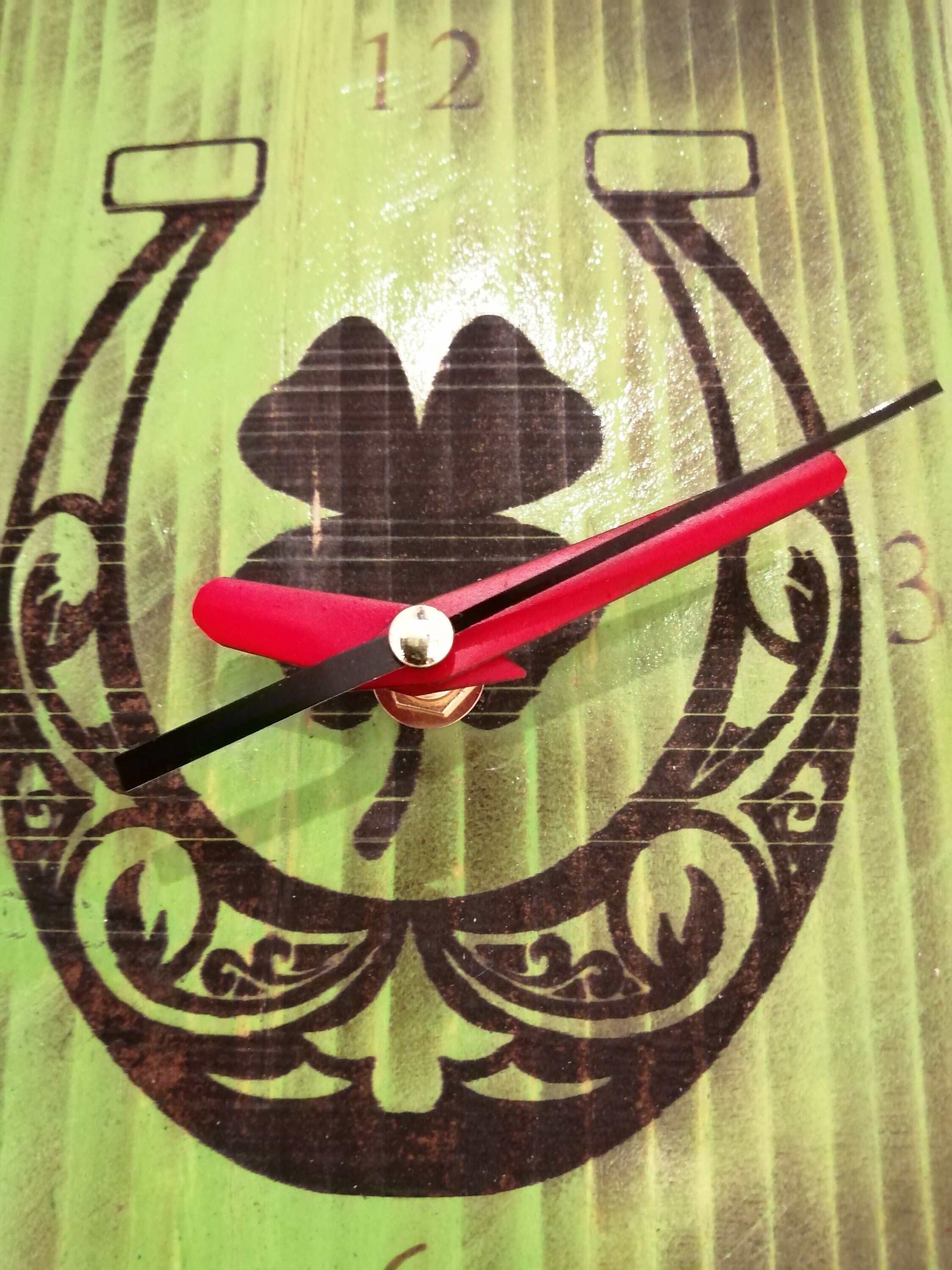 Horloge en Bois Brûlé Selon La Technique Dushou Sugi Ban