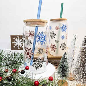 Schneeflocke Bierdose Glastasse, Weihnachten Eiskaffee Glastasse mit Deckel, saisonaler Becher, Winterurlaub Glas, Weihnachtsgeschenk für Kaffeeliebhaber