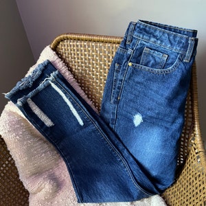 Y2K New Vintage Curvy Fit Jeans | Women’s Size: 4