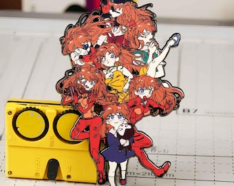 Calamita da frigorifero smaltata Genesis Neon Asuka, spilla anime da collezione in edizione limitata, accessorio cosplay EVA, distintivo smaltato, regalo di compleanno