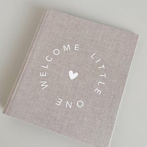 Beiges Leinen Ringbuch mit Babyparty-Ratekarten in A5 - Babyparty-Buch/Geschenk - Ratespiel - welcome little one