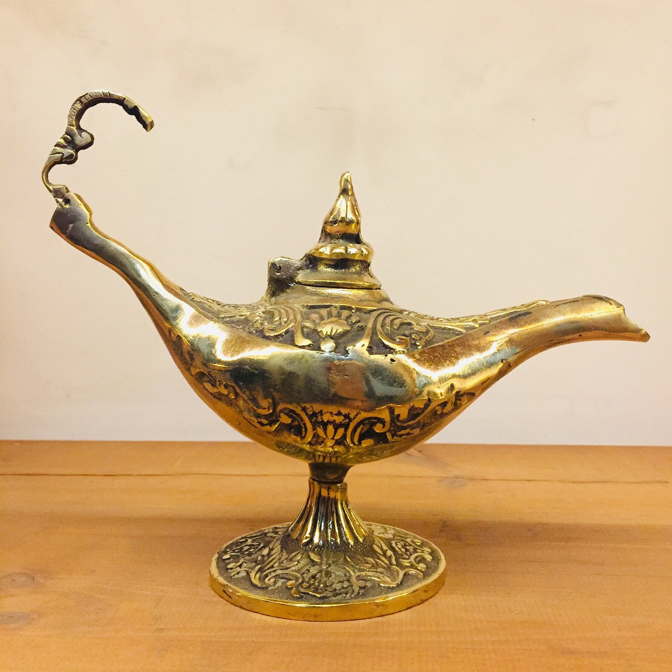 Handmade Aladdin Magic Lamp, Genie Lamp, Brass Lamp Spec Vintage