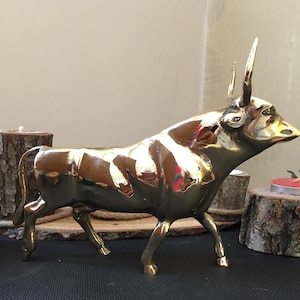 Brass Bull Statue: Gold Color Home Office Decoration