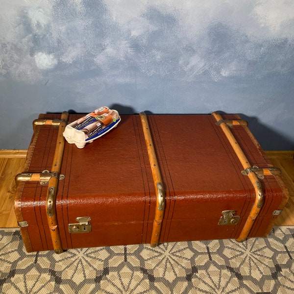 Großer Koffer alt Überseekoffer Holzmontur Super Zustand vintage Reisekoffer Schrankkoffer  Beistelltisch Couchtisch