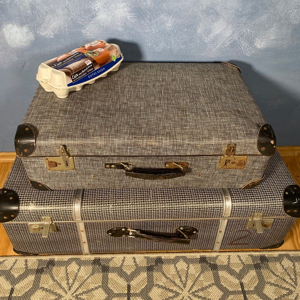 2 Koffer Set alt Schwarz Weiß vintage Reisekoffer Vulkanfiber Metallmontur Pappkoffer