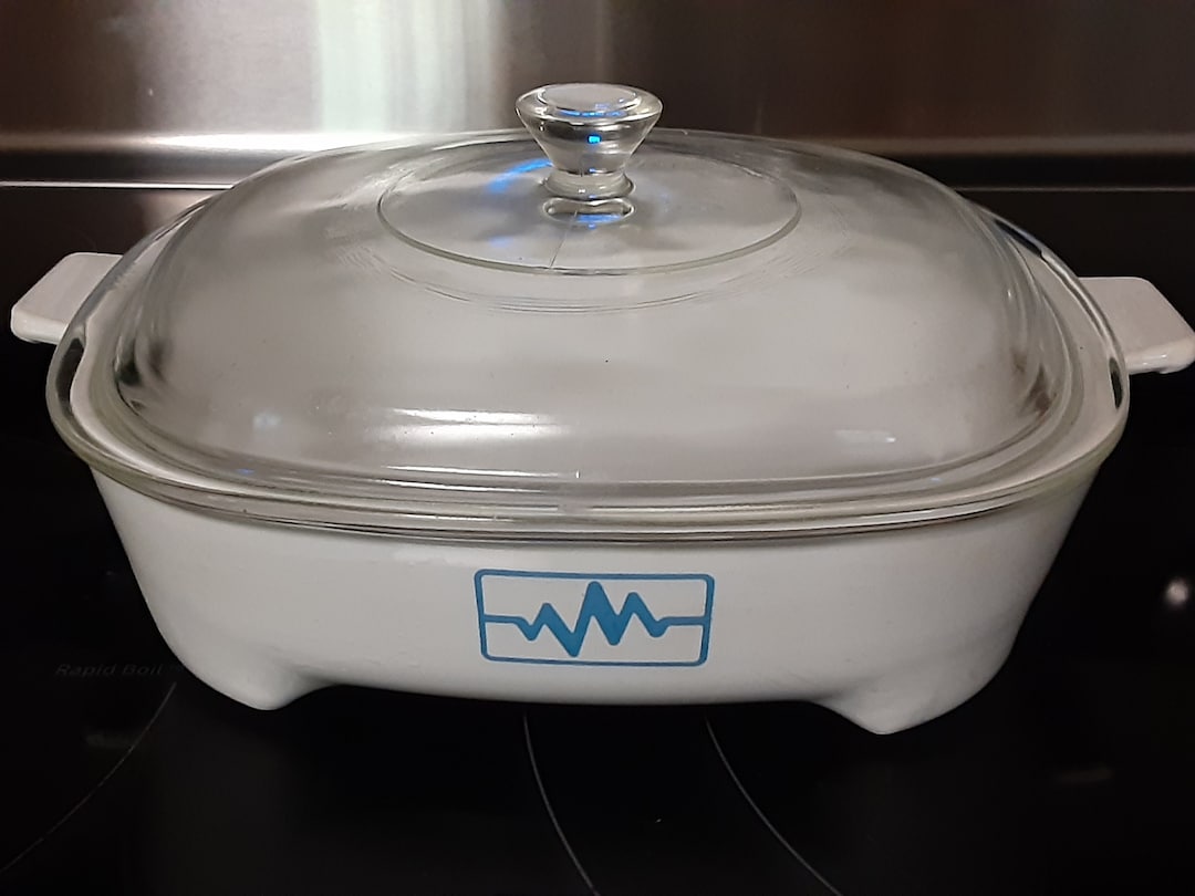 Corning Microwave Brown and Sear Dish 8.5, Heartbeat/pulse/ekg Pattern