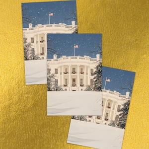 Washington DC Christmas postcard featuring a snow-dusted White House with festive Christmas decorations. Ideal for seasonal greetings, holiday souvenirs, and spreading Christmas cheer from the nation’s capital.