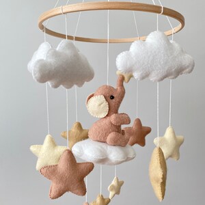 Elephant baby mobile neutral baby room ,nursery decor ,elephant boho nursery theme,babyshower gift gendar neutral,crib hanging mobile felt,
