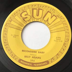 Pode incluir: Um disco de vinil amarelo com o texto "SUN" em letras grandes, "RECONSIDER BABY (Fulson) BILLY ADAMS 394 MEMPHIS, TENNESSEE" e "U-350 Vocal Time: 2:50".