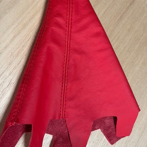 Compatible con Acura RSX 2002-2006 Funda de palanca de cambios de cuero genuino rojo nuevo con costuras superiores rojas (solo parte de cuero) Fabricada por AAAUPHOLSTER.com