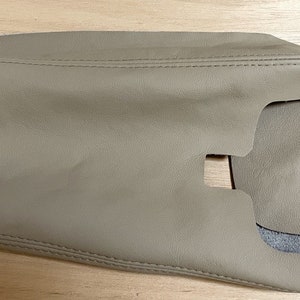 Past in 1997-06 Jaguar xk xk8 xkr echt lederen bekleding armsteun dekselhoes Alleen bekleding SDZ-siercode Kasjmierkleur van AAAUPHOLSTER.com