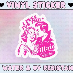 K&ouml;nnte beinhalten: Rosaer Vinyl-Aufkleber mit einer Cartoon-Illustration einer Frau und eines Mannes. Die Frau schaut den Mann an, der wegschaut. Der Text lautet "I Fell For The Villain Again!"