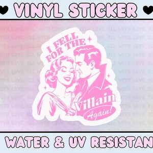 K&ouml;nnte beinhalten: Rosaer Vinyl-Aufkleber mit einem Cartoon-Paar. Die Frau hat blonde Haare und tr&auml;gt ein rosa Kleid. Der Mann hat braunes Haar und tr&auml;gt eine rosa Jacke. Der Text auf dem Aufkleber lautet "I Fell For The Villain Again!"