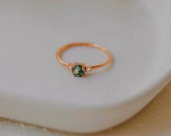 Vintage Round Moss Agate Ring: Yellow Gold Tree Engagement Ring
