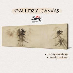K&ouml;nnte beinhalten: Galerie-Leinwanddruck mit einer sepiafarbenen Landschaft mit stilisierten B&auml;umen. Das Kunstwerk hat eine Tiefe von 4 cm und ist fertig zum Aufh&auml;ngen. Der Leinwanddruck hat einen neutralen Hintergrund und eine minimalistische &Auml;sthetik.