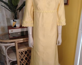 Robe maxi jaune citron des années 60.