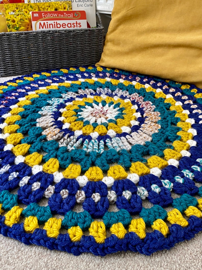 Rug Crochet Pattern // Around the Reading Rug / Crochet décor / Crochet floor mat / Garden rug image 2