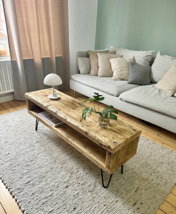 Rustikaler Couchtisch geölt mit Ablage aus Gerüstbohlen auf Haarnadelbeinen | Coffeetable | Sideboard | Lowboard | Altholz | Bauholz